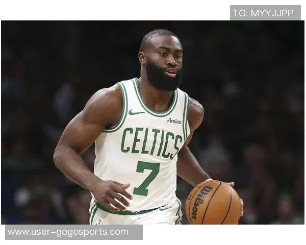 杰伦布朗称赞球队篮板保护表现出色为胜利奠定基础